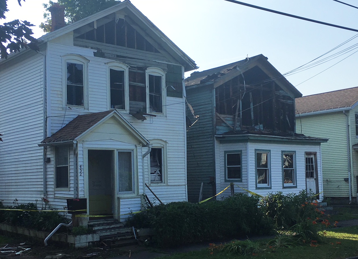 Fire on Fourth damages two homes | News, Sports, Jobs - Observer Today